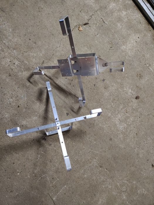 Aluminiowy stelaż zapasu kabla