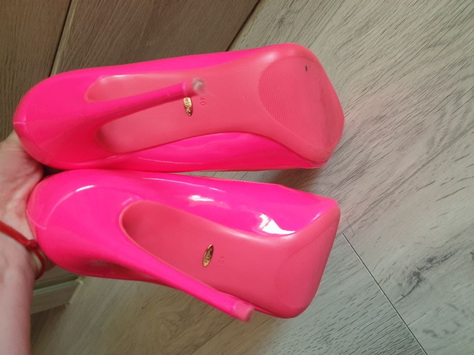 Czółenka rozm. 40 neonowe róż