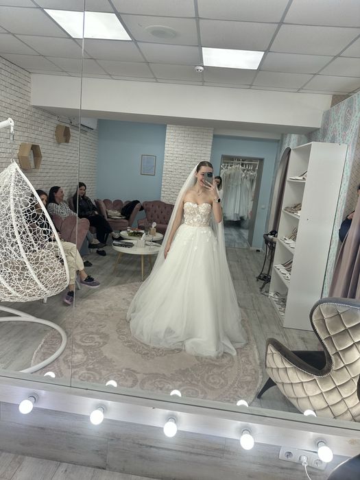 Весільна сукня біла