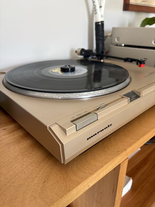 Gira-discos Marantz TT221