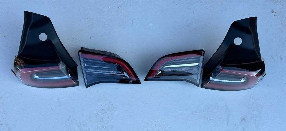 Задні ліхтарі / стопи Tesla Model 3 / Y (4 pin)