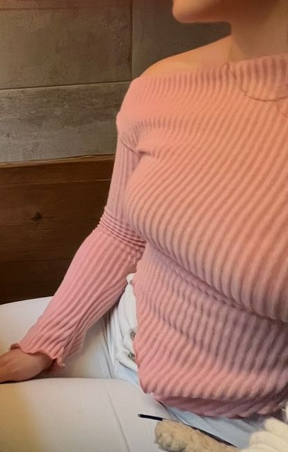 Camisola rosa claro com corte em v