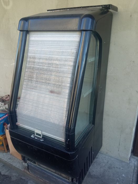 Кондитерська, холодильна вітрина