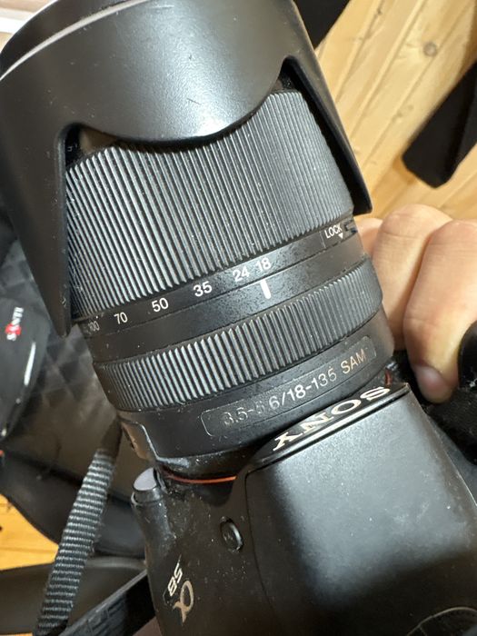 Sony A58 об’єктив 18-135mm SAM спалах Sony HVL-F43M