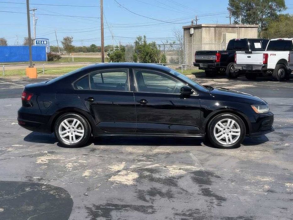 Volkswagen Jetta      2018