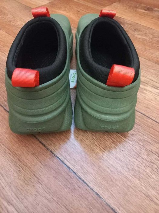 Черевики напівчоботи Crocs M6W8