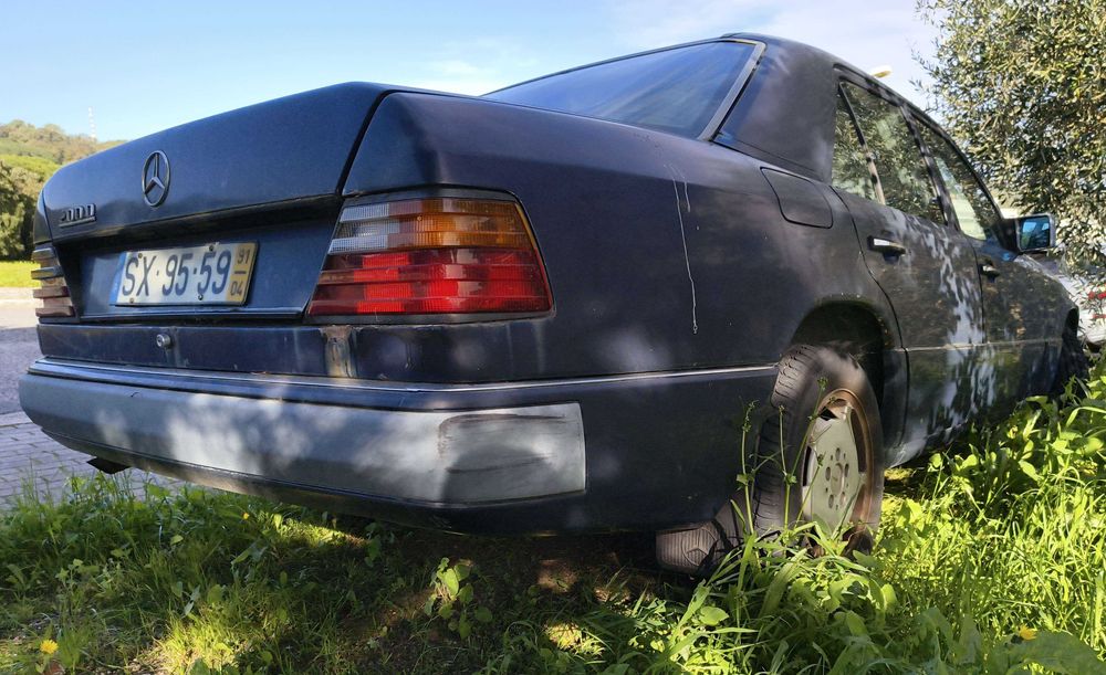 Mercedes 200D W124 para recuperar ou peças (motor, cx. automática)