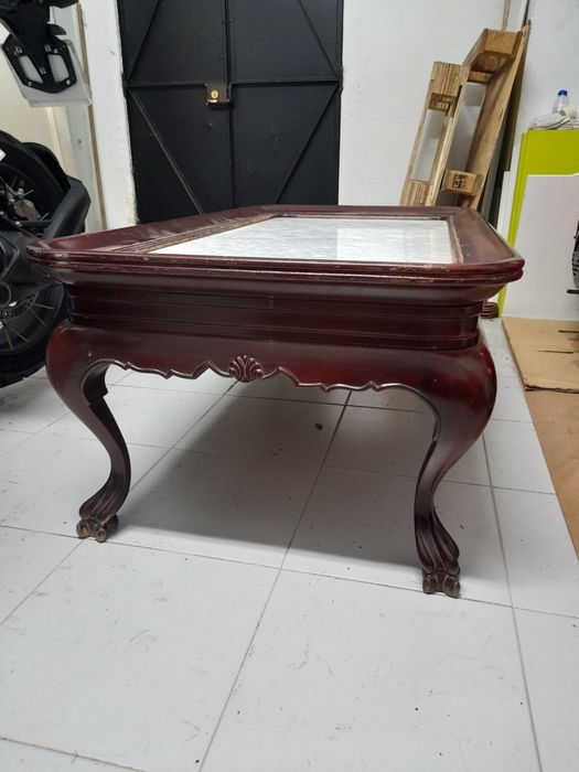 Mesa de centro de estilo com mármore