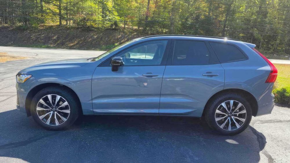 Volvo XC60 B5 Plus Dark Theme      2023