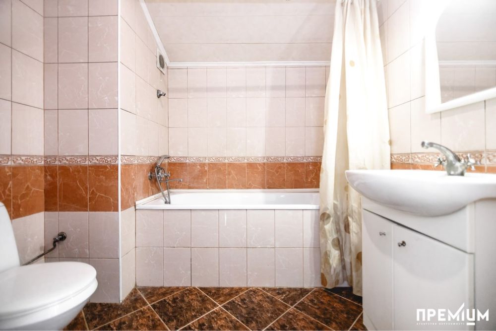 ПРОДАЖ Половина будинку 6 кімнат центр міста