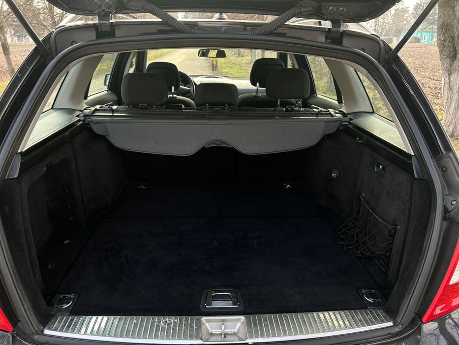 Продам своє авто Mercedes-Benz C-Class 2009
