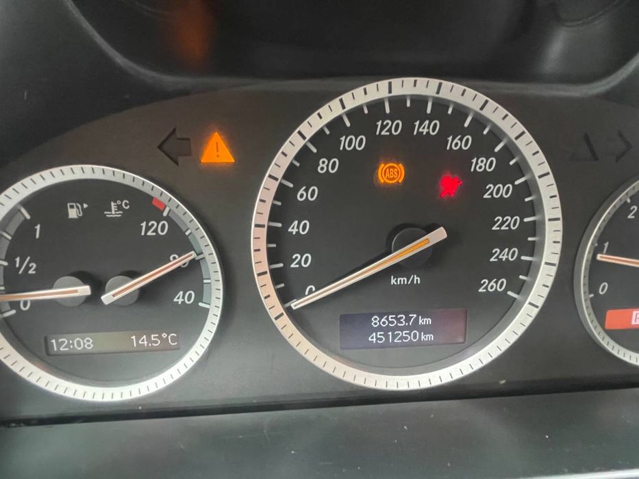 Продаю Мерс C200 2007г