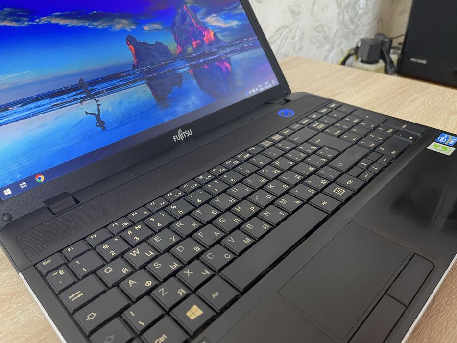 Надійний ноутбук Fujitsu Lifebook | i3 | 8GB RAM | Батарея 3-4 год