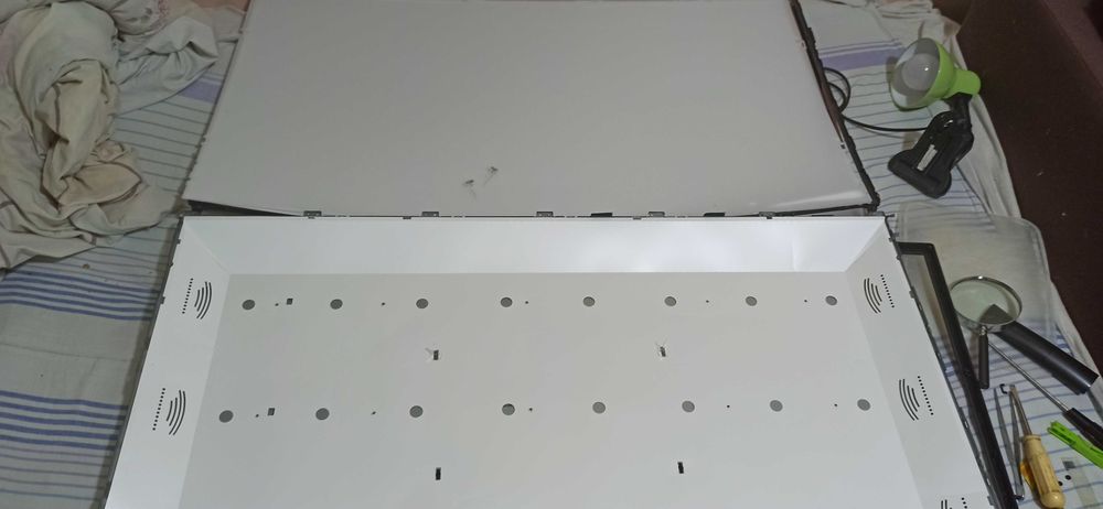 LED телевізор ERGO 43".Модель:LED 43CU6550AK на запчастини в Ужгороді