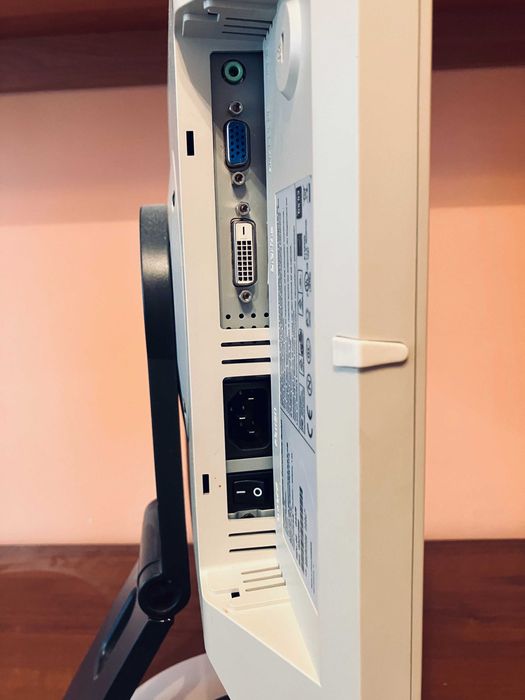 Komputer Intel/Pentium4 + monitor Fujitsu Siemens + klawiatura | retro