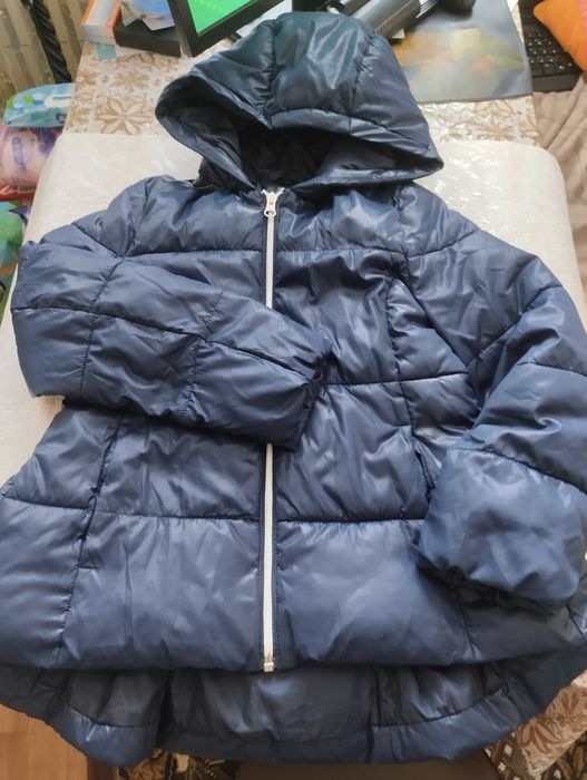 Куртка на девочку демисезонные с капюшоном. курточка