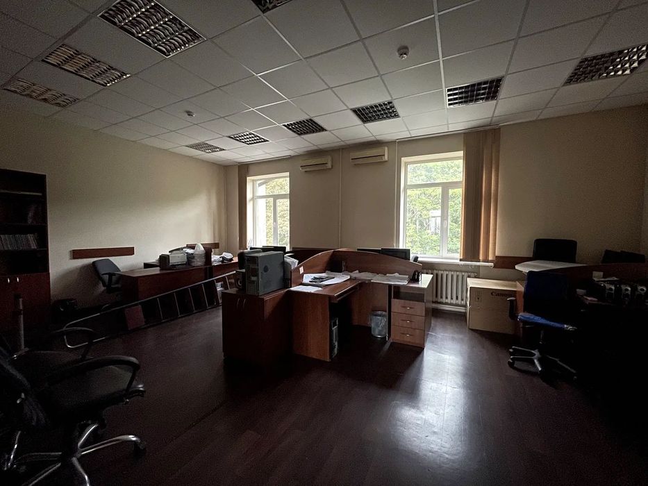 Гектар території, окрема будівля в центрі Требухова. 17хв до Києва.