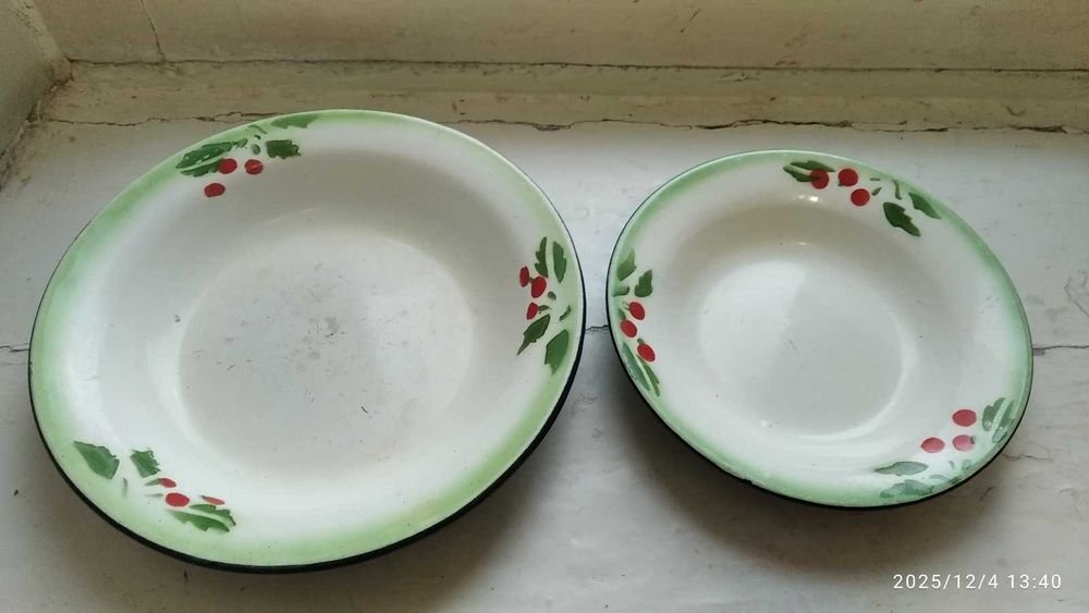 Эмалированная тарелка-2шт. Нержавейка и крышка-2шт.