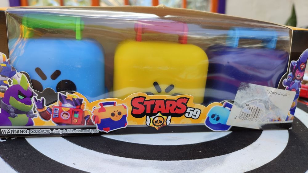 Фігурки героїв.в контейнерах