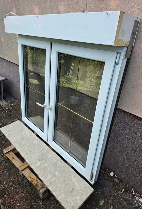 Okno 145 x 143cm Drutex  ORZECH z roletą i parapetem