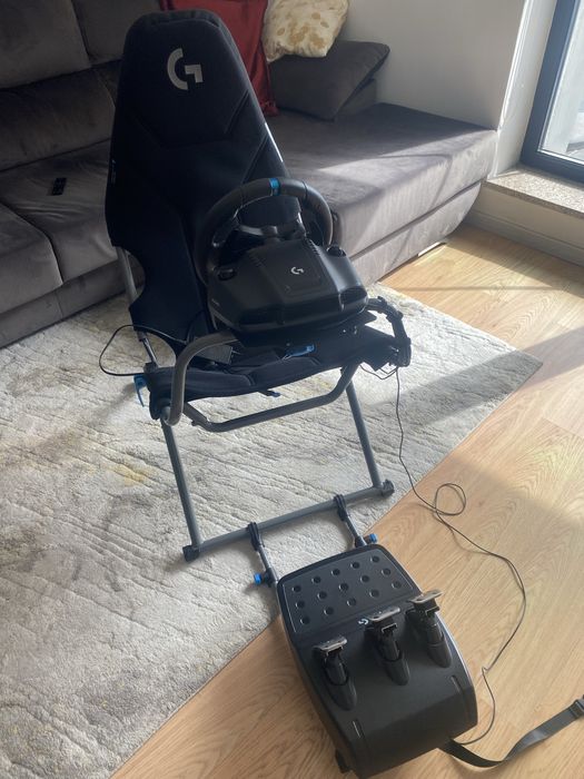 Volante e pedais logitech G 923  com  cadeira playseat x