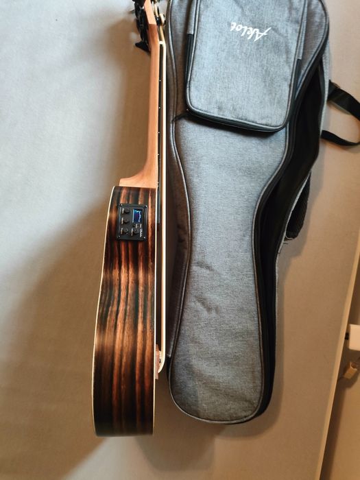 Elektro-akustyczne bezprogowe ukulele basowe aklot akbu30
