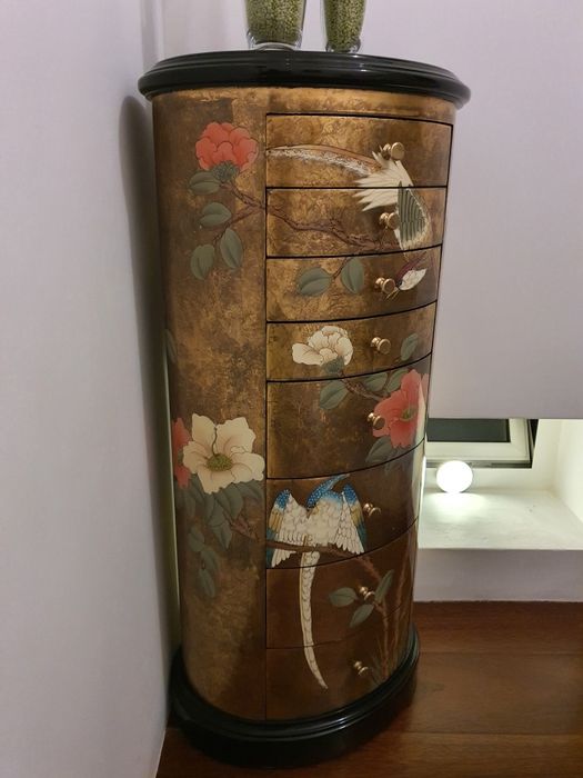 Móvel  Dourado com Flores