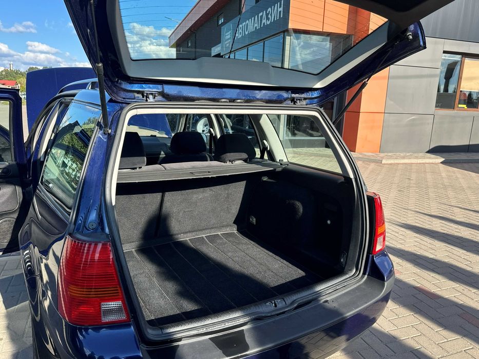 Volkswagen Golf IV 1,6 бензин 2004р