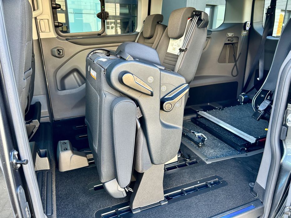 Nowe fotele Ford Tourneo Custom - Ostatnie sztuki (środek/stolik)