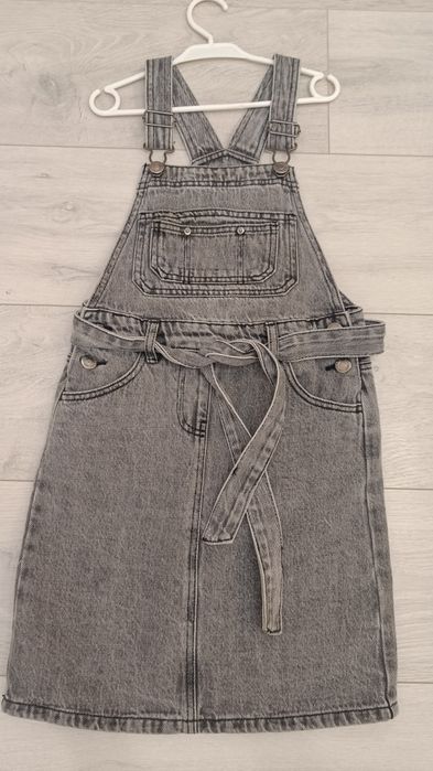 Sukienka ogrodniczka  8/9 lat