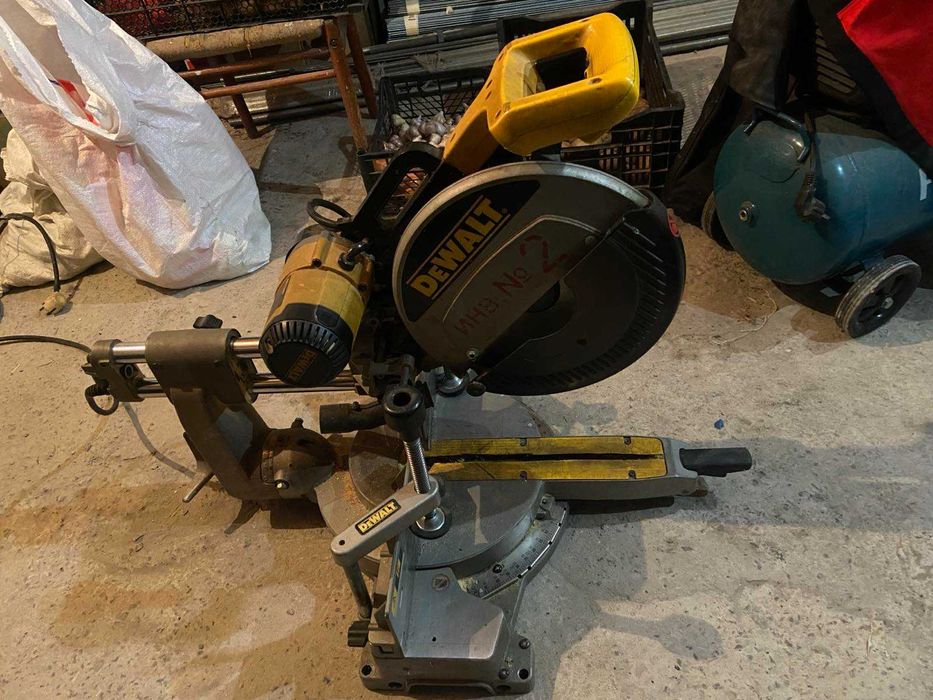 Торцовочна пилка Продам DeWalt DW 708-QS