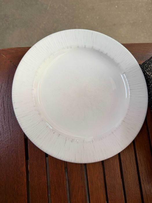 White Dinner Plates495379053470689280