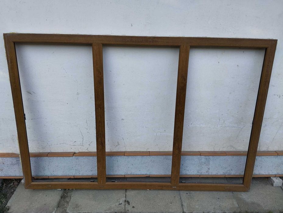 Okno PVC trzykwaterowe, dwuszybowe z demontażu wymiary: 139/212 cm