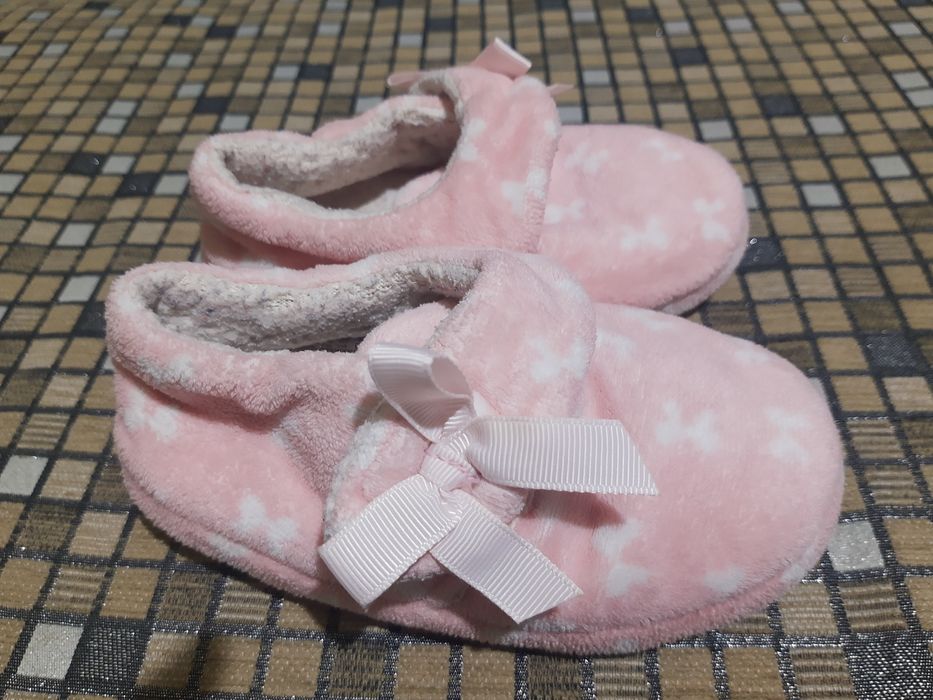 Босоножки, кроссовки, тапочки детские разные