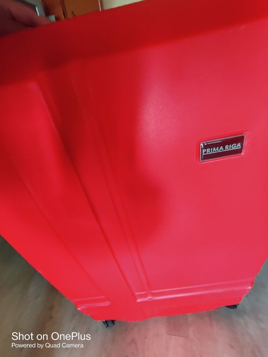 Продам великий чемодан