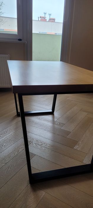 Stół drewniany do salonu lub jadalni loft