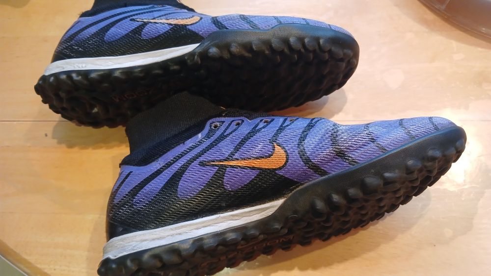 Сороконожки Nike для занять футболом