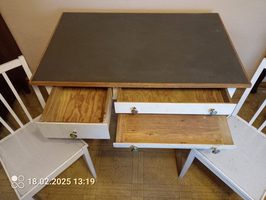 Drewniany stół z 2 krzesłami, śląski stół,stół PRL