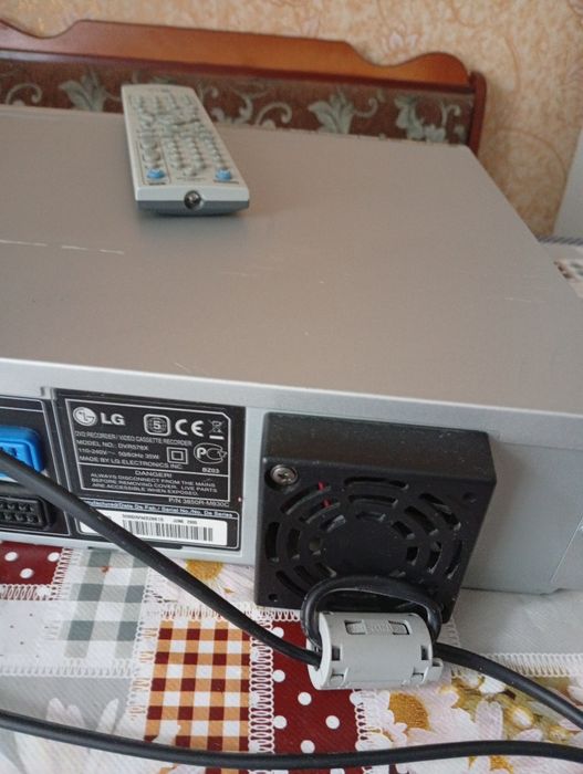 Відеомагнітофон +дівіді