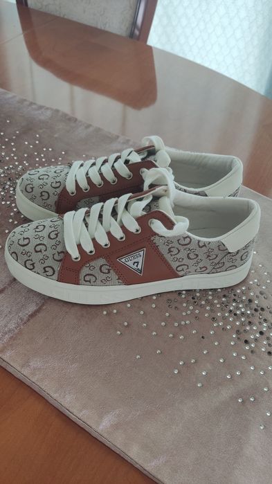 Trampki damskie, buty Guess 38