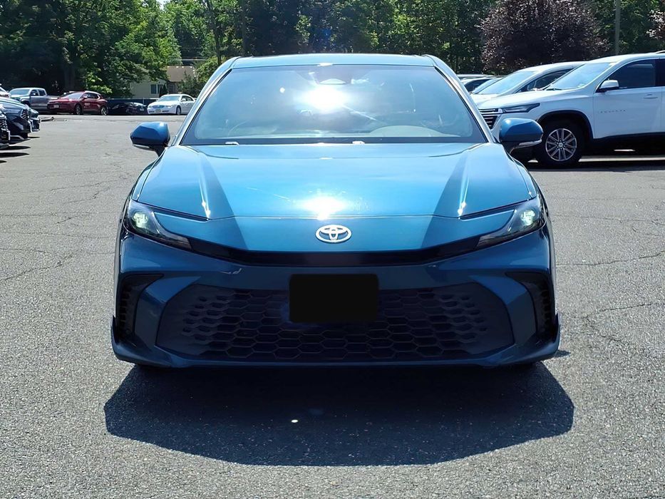Toyota Camry      2025