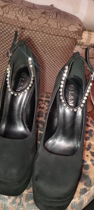 Продам туфли новые
