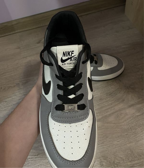 Продам кросівки Nike у 40 розмірі ( підійдуть й на 39 )