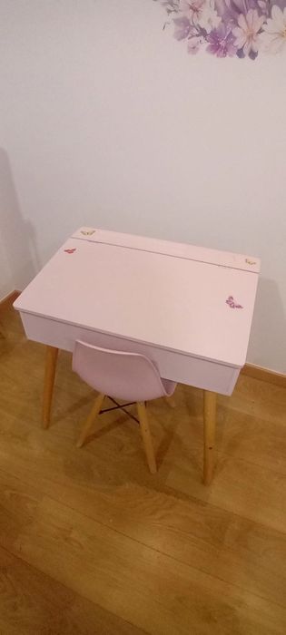 Mesa e cadeira para quarto de criança