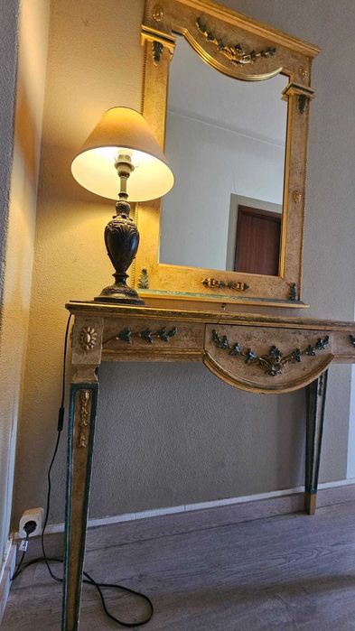 Console e espelho