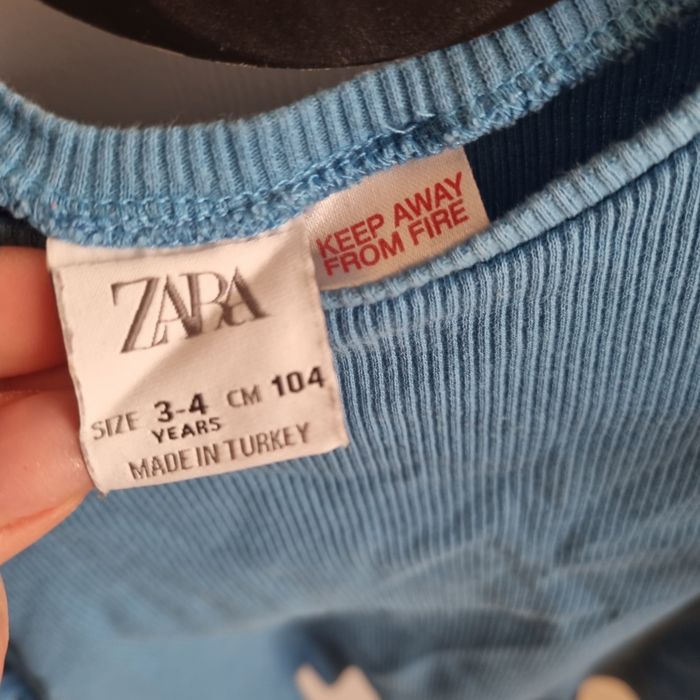 Koszulka Zara 104 prążkowana