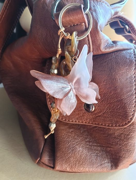 Bag charm artesanal borboleta