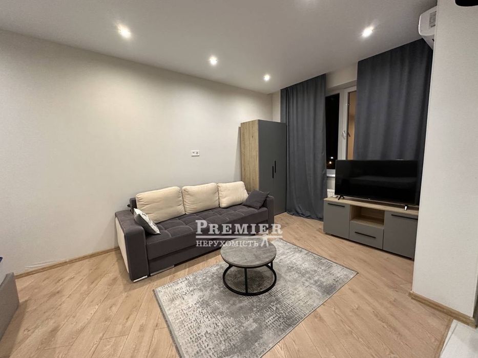 Сдам на коротки/долгий Студия 2 ой этаж генуэзской 3 а, 26 жемчужина