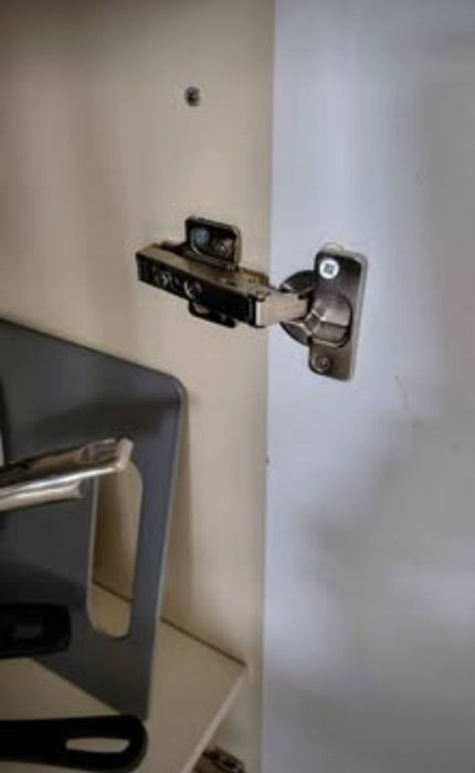 Dobradiças interiores p/portas de móveis
