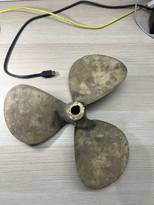 Śruba napędowa 14x8 LH